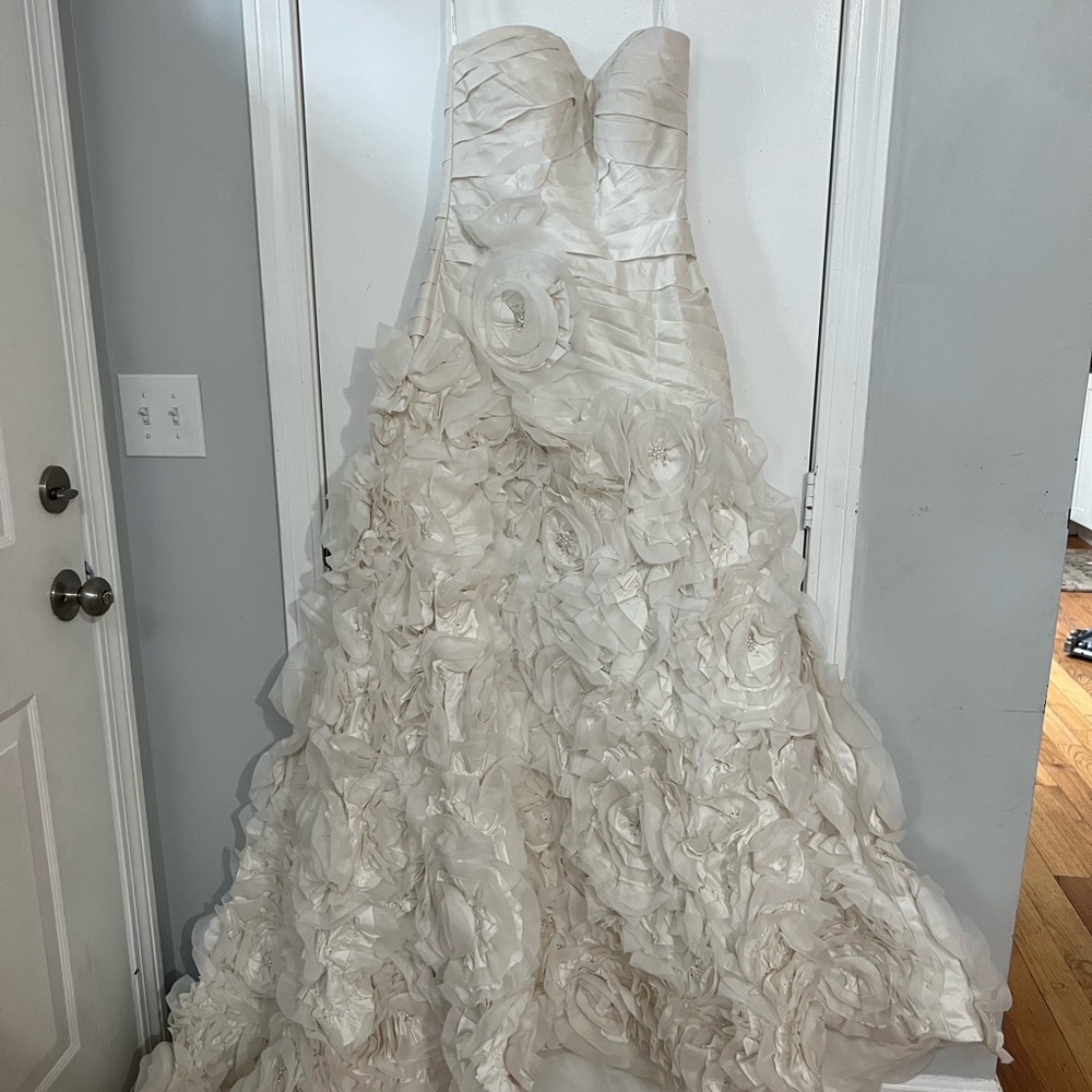 BRAND NEW WITH TAGS WEDDING DRESS